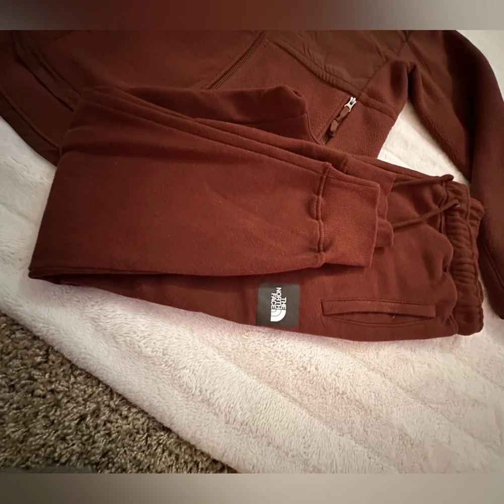 The North Face Brown Tracksuit - Picture 4 of 8